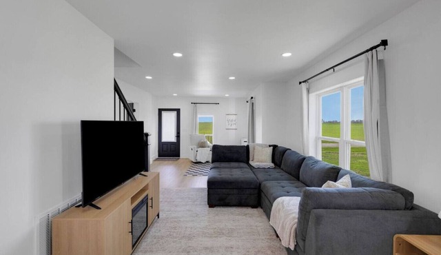 Charming-relaxing 3BR farmhouse *15min from town