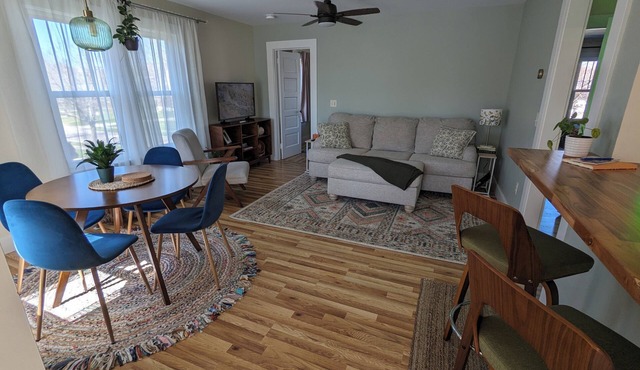 Charming & Relaxing Two Bedroom Upper Apartment in the Heart of Fredonia