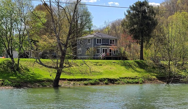 Charming, remodeled farmhouse on the river to kayak with a hot tub & a firepit!