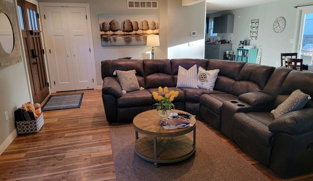 Charming remodeled 4-Bedroom home with fire pit