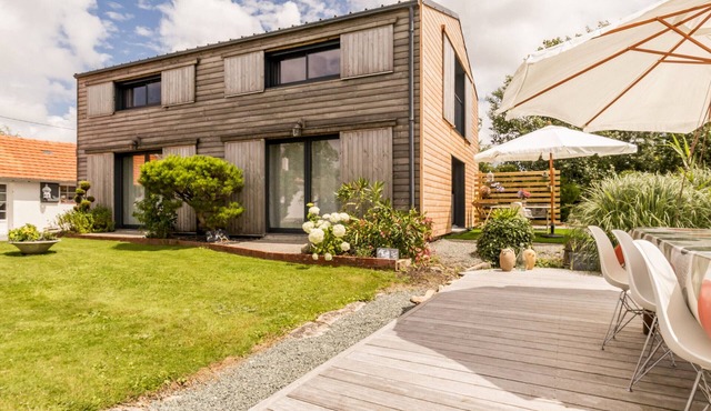 Charming Renovated Barn with Pool and WiFi