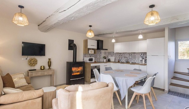 Charming renovated farmhouse with garden and parking