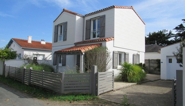 Charming renovated house 200 m from the beach