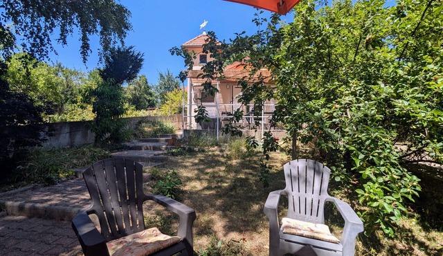 Charming renovated cottage by the Loire for a couple's getaway