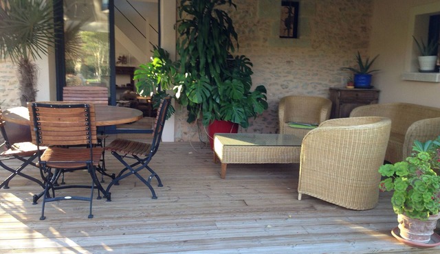 Charming Renovated Cottage with Pool and Art near Le Mans