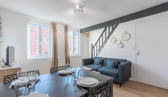 Charming renovated 2 bedroom apartment.