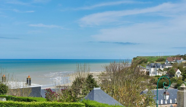 Charming renovated upmarket house, sea view, beach/centre 250 m away