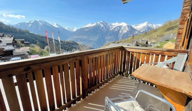 Charming renovated apartment in a Valais house