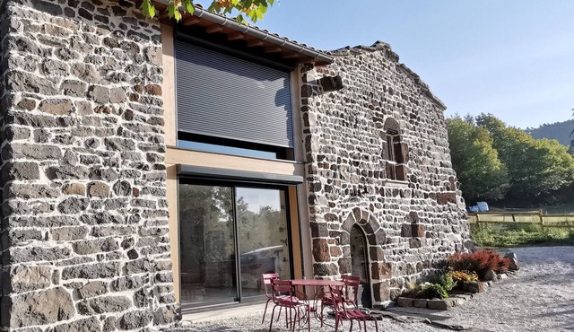 Charming Renovated Cottage with Modern Amenities & Garden in Haute-Loire