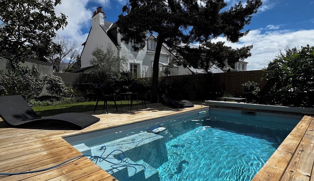 Charming renovated house with swimming pool 100 m from the beach
