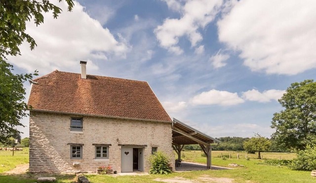 Charming renovated farmhouse with covered terrace and garden, perfect for cyclists