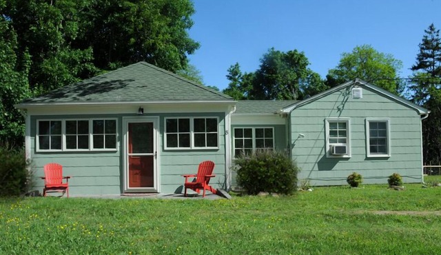 Charming, Renovated Island Cottage - Shelter Island License #: 012-2017