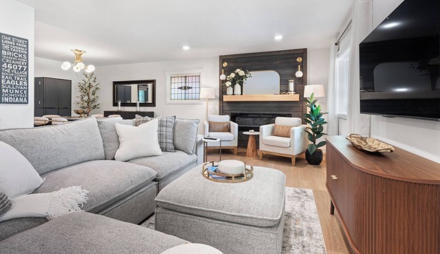 Charming renovated 2-bedroom home & study: Miss Indiana event 6-17 to 6-20!