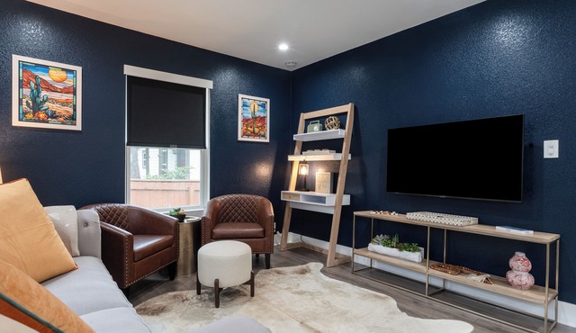 Charming, Renovated 3-bedroom bungalow with fully stocked kitchen
