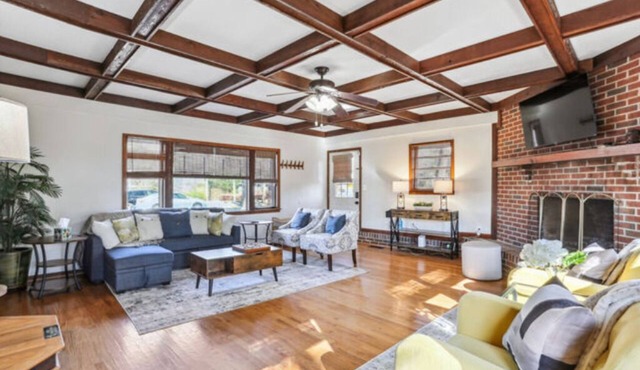 Charming renovated 4 Bedroom Ranch walking distance to the Silver Comet Trail!n