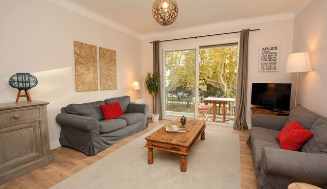 Charming Renovated Apartment Near the Historic Center of Tarascon