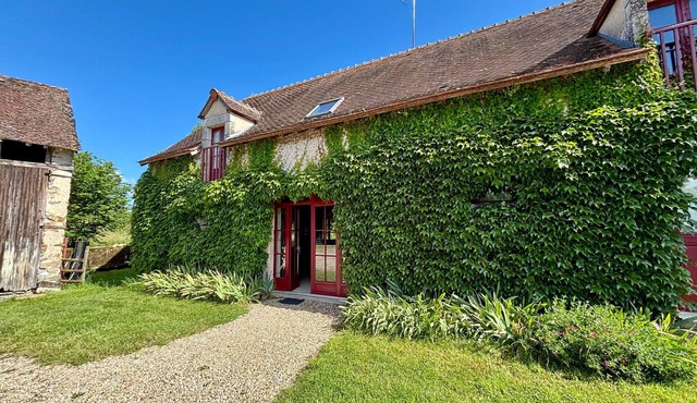 Charming renovated barn with pool and parking in Brenne