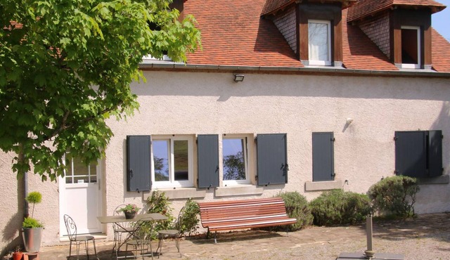 Charming renovated Bourbonnais cottage with panoramic views and garden