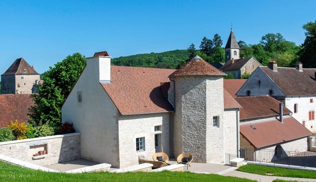 Charming renovated cottage with fireplace in Fondremand