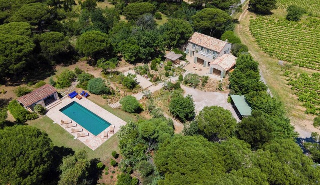 Charming renovated country house between vineyards and sea in Ramatuelle