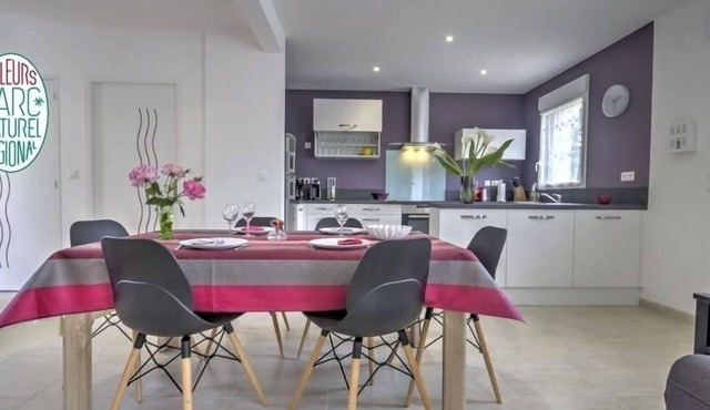 Charming Renovated Cottage with Garden, 20 km from La Baule, Family Friendly