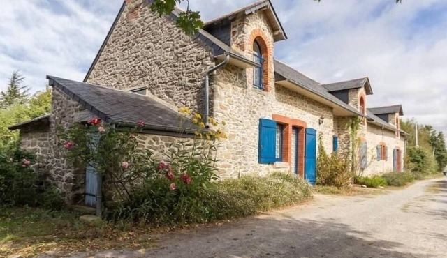 Charming Renovated Cottage Near Salterns, Close to Beach, Garden, Baby-Friendly, Sleeps 5