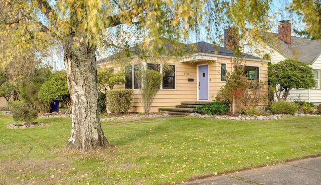 Charming Renovated Cottage - Walk to UPS & Proctor