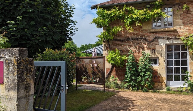 Charming Renovated Farmhouse with Garden, Terrace, and Near Lake Der for 6 Guests