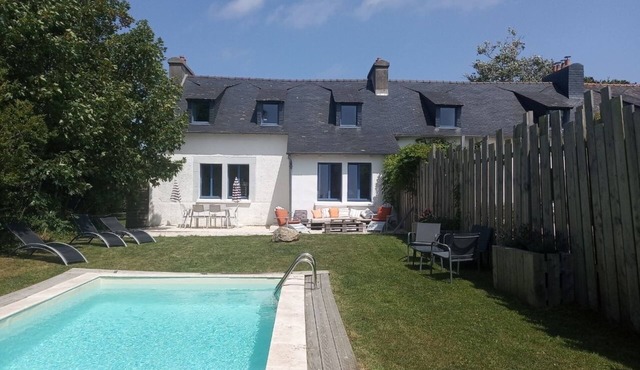 Charming renovated farmhouse - private heated pool 300m from the beach