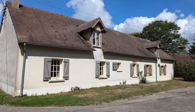 Charming Renovated Farmhouse with Garden near Gien