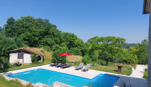 Charming renovated farmhouse with large pool