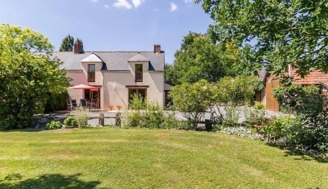 Charming Renovated Farmhouse with Garden, Near Nantes and Canal, Family-Friendly Amenities