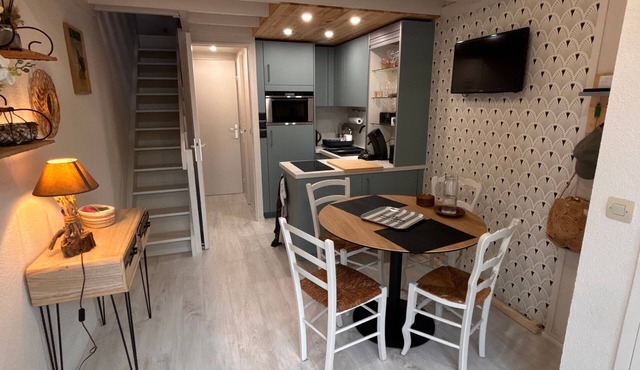 Charming Renovated Cottage 300m from the Beach – Ti Olli Cocon