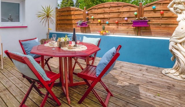 Charming Renovated Fisherman's House, Close to Batobus, Coastal Paths, Shops in Locmiquélic