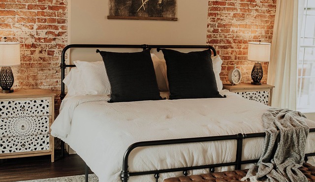 Charming renovated guesthaus in the heart of Historic Hermann.