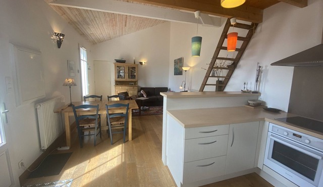 Charming Renovated Home Near Beach with Garden & BBQ, Sleeps 4+1