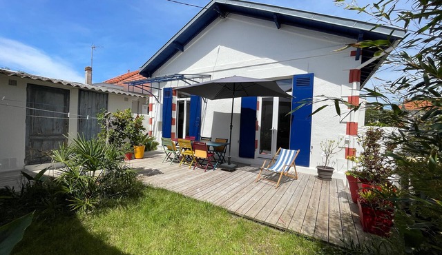 Charming Renovated House - Garden, Near Beach, Art Decor in Vibrant Arcachon
