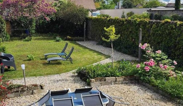 Charming Renovated House with Garden & Modern Comfort, Near Historic Moulins