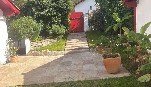 Charming renovated house at the foot of hiking trails, 10 MN from sea and golf courses