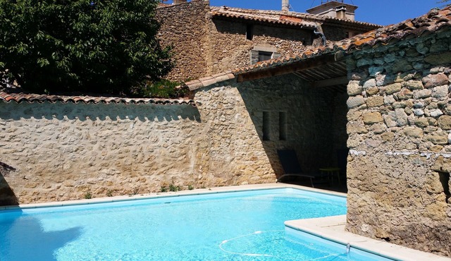 Charming Renovated Old House next to Lourmarin with swimming pool and A/C