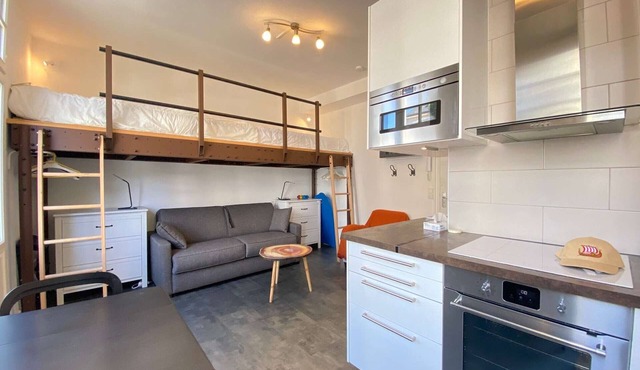 Charming Renovated Studio, Sleeps 4, Near Beach and Market