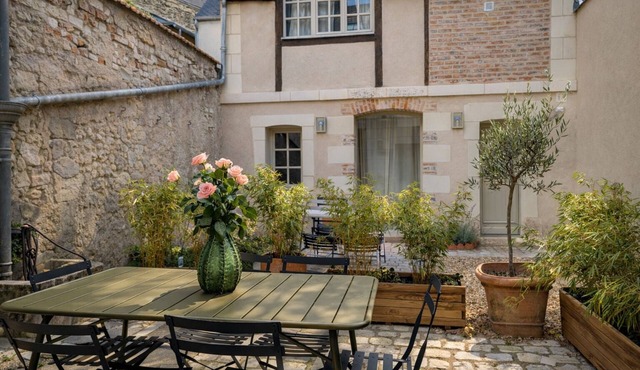Charming Renovated Townhouse Just 2 Minutes from Château d’Amboise