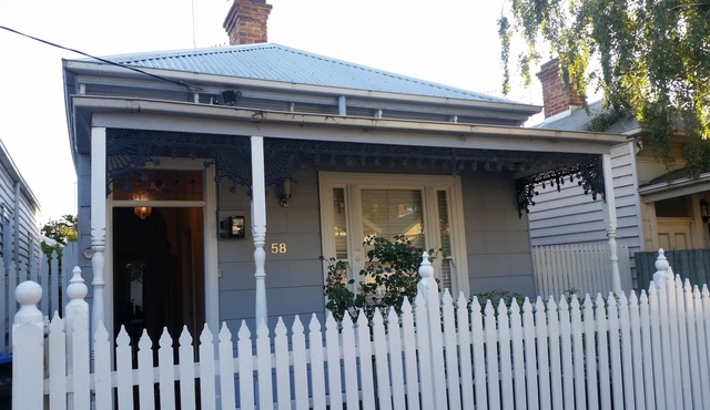 Charming renovated Victorian cottage close to everything!
