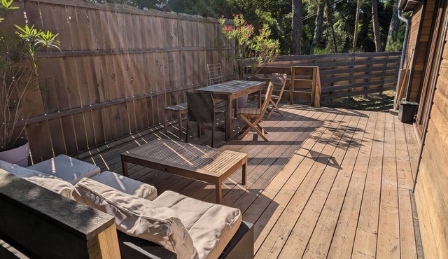 Charming renovated wooden chalet - close to the ocean and nature activities