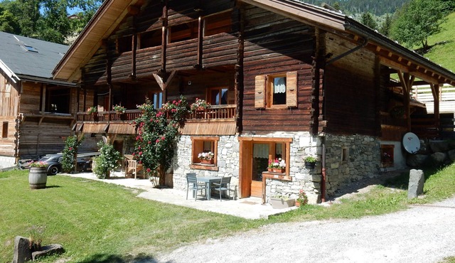 CHARMING RENTAL 5 * WITH JACUZZI IN A RENOVATED SAVOYARD FARM