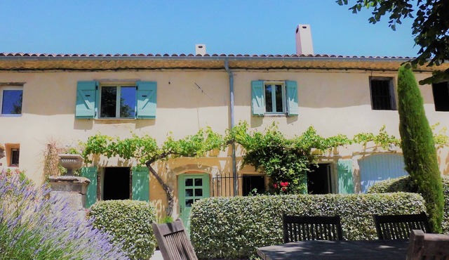 Charming residence with swimming pool in beautiful property