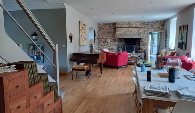 Charming residence in a floral park.