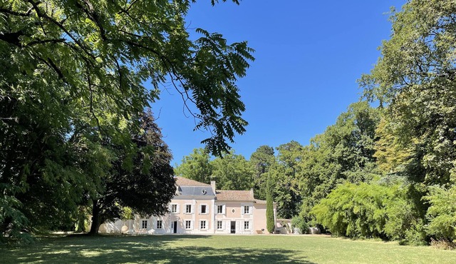 Charming residence on the banks of the Rhône