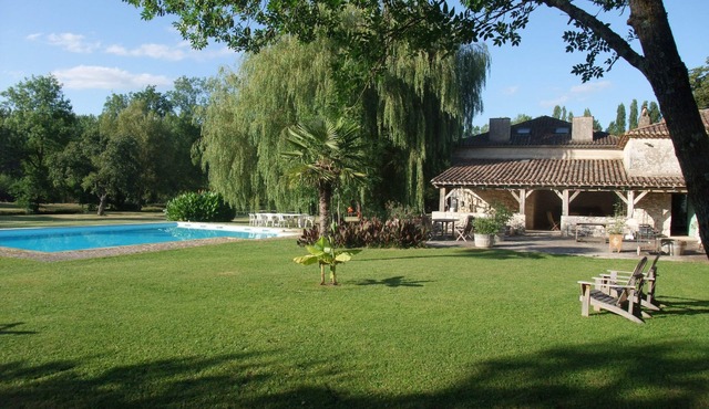 Charming residence with swimming pool and SPA, pond, TRANQUILITY 1km from VILLEREAL