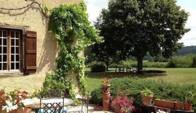 Charming Restored Farmhouse with Inspiring Views for Artists